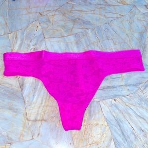PINK Victoria’s Secret Lace Thong PINK
WEAR EVERYWHERE PANTY Pink Berry Small
